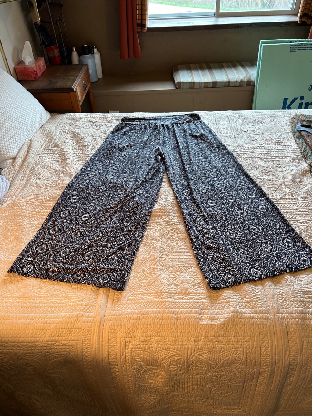 Maurices Black & White Geometric Print Wide-Leg Pants
